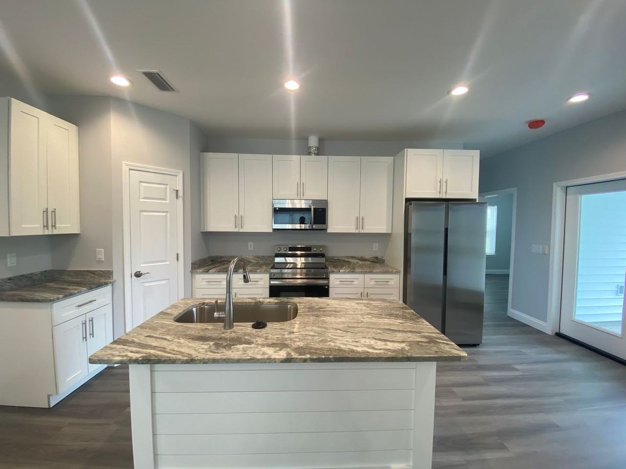 2936 Hall Ave - Photo 5 of 17