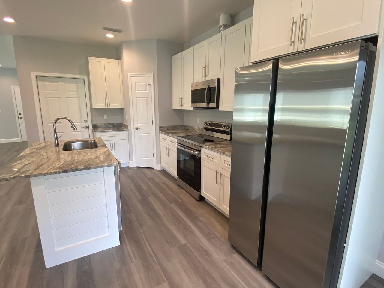 2936 Hall Ave - Photo 6 of 17