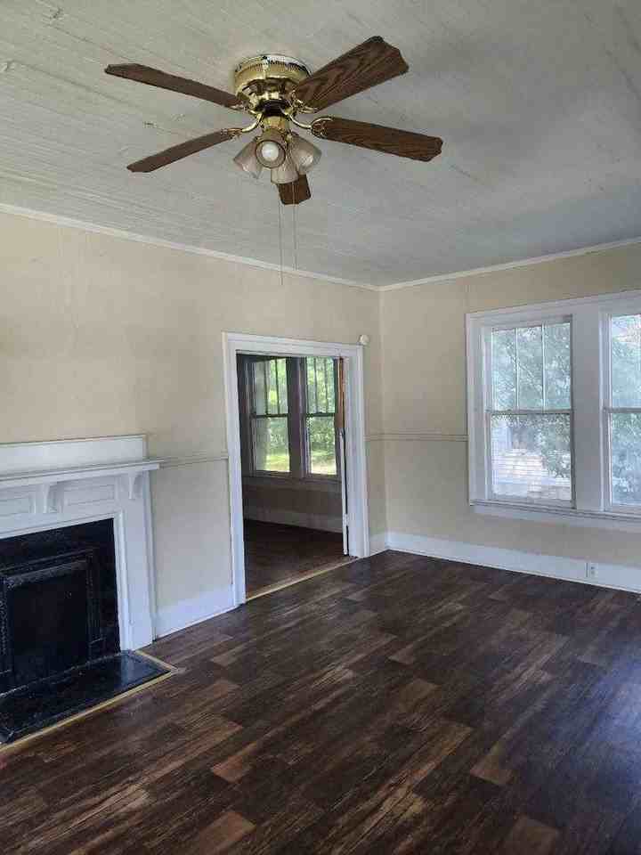 901 Breeden Hts - Photo 3 of 6