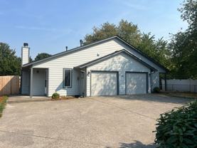 724 SE 135th Ct - Photo 1 of 1