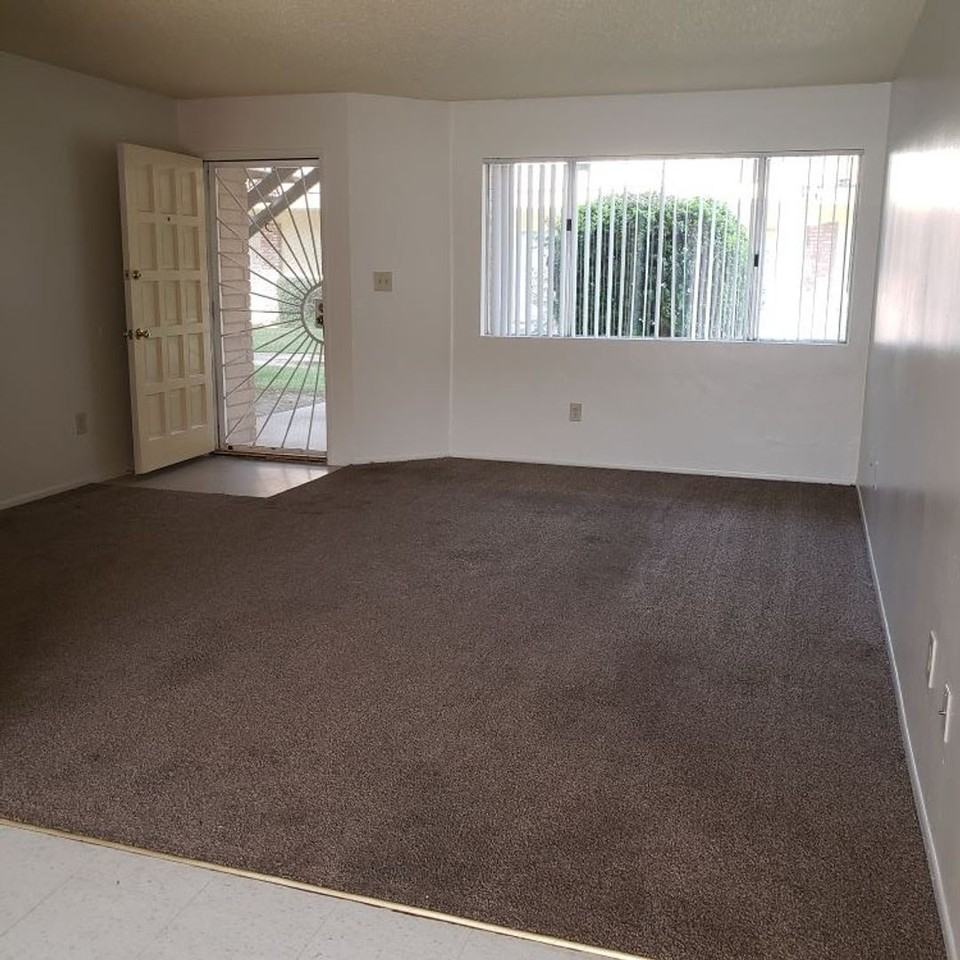 1900p -662-  5101 Appleblossom Dr.   RB - Photo 2 of 11