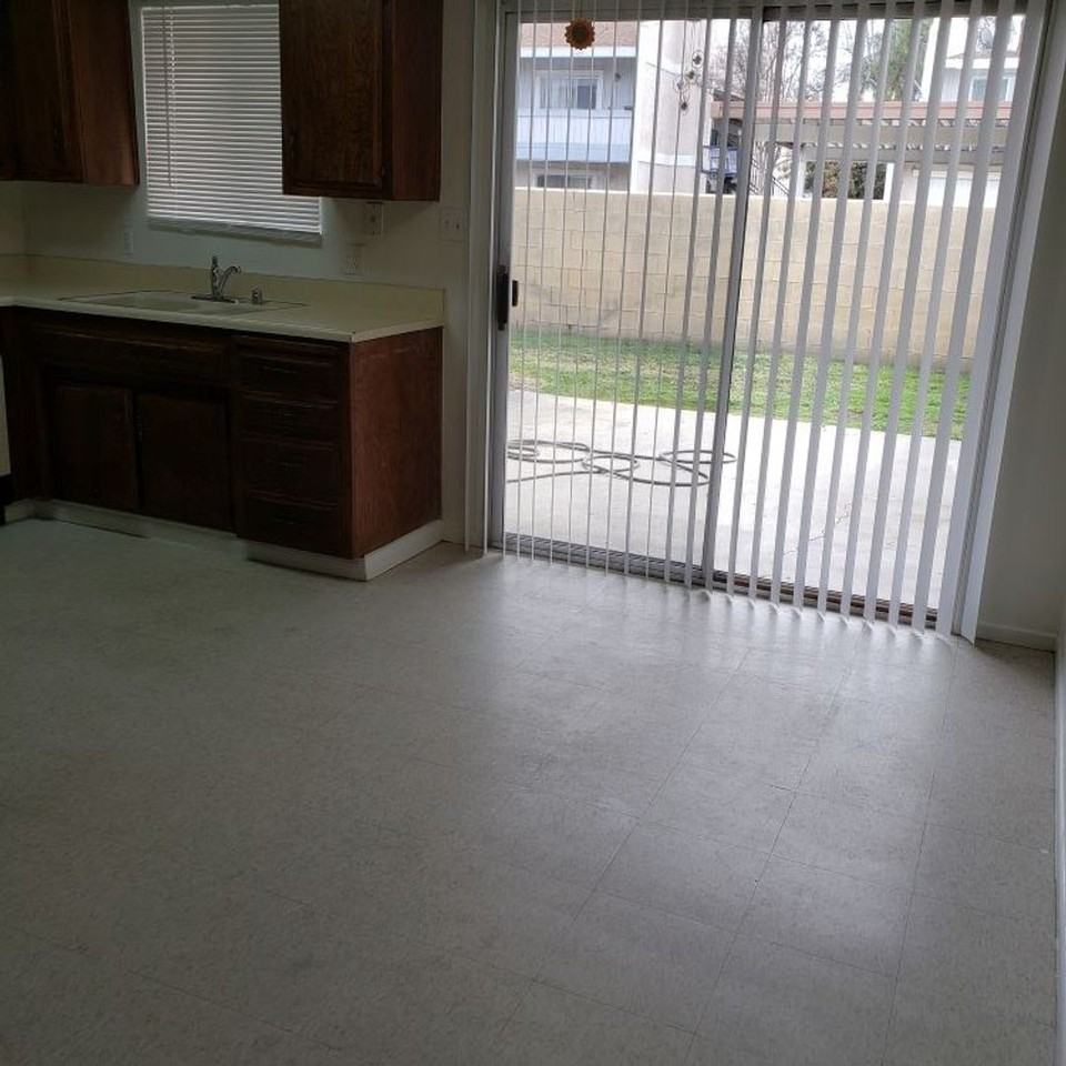 1900p -662-  5101 Appleblossom Dr.   RB - Photo 3 of 11