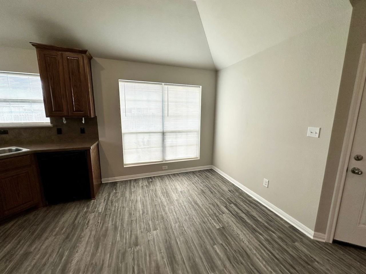 405 Topaz Cir - Photo 5 of 19