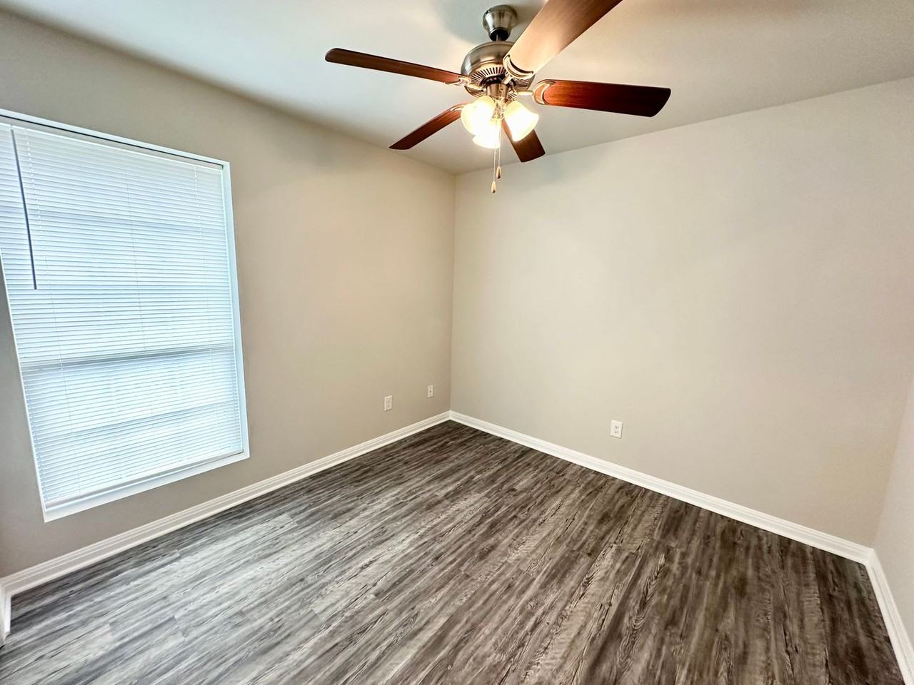 405 Topaz Cir - Photo 6 of 19