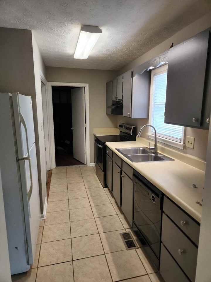 2512 Fairfield Court Southwest - Photo 7 of 15