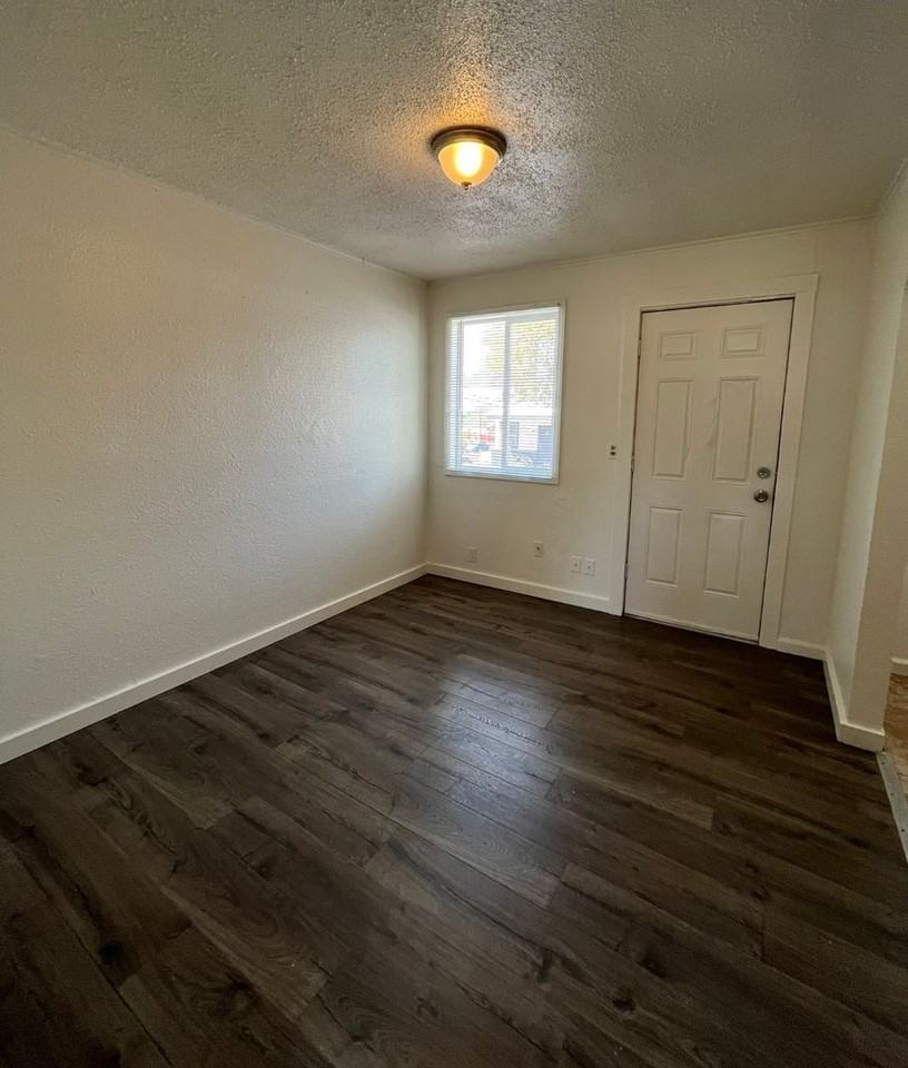 1029 South Division Street #3 - Photo 4 of 8