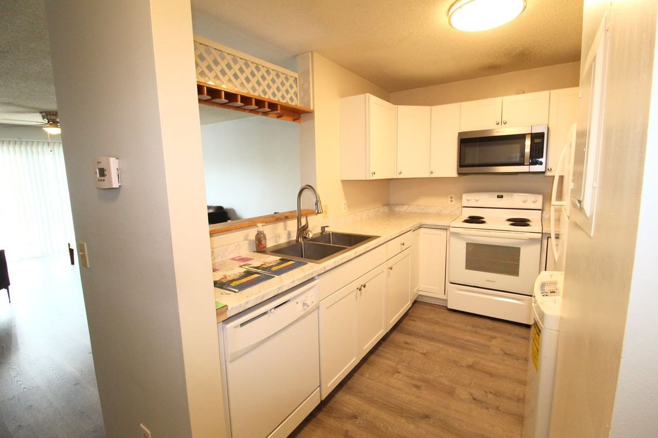 1372 Hunters Rd Apt F - Photo 6 of 25