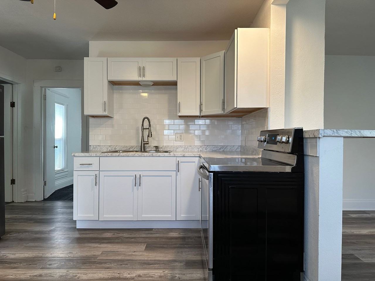 336 W Mamie Eisenhower Ave - Photo 3 of 24