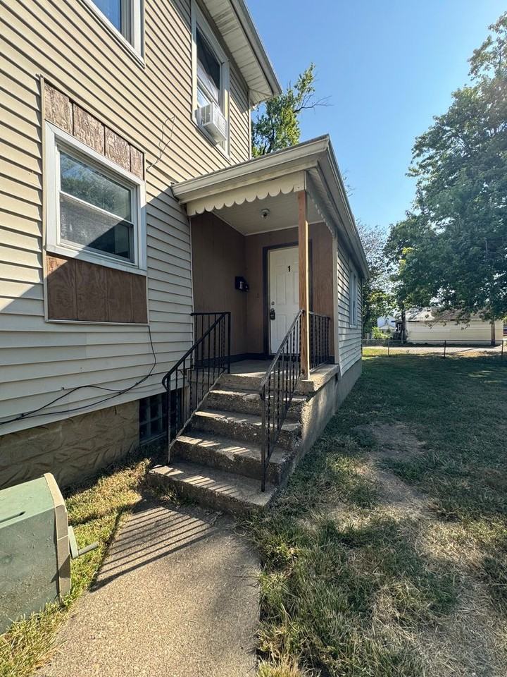 1130 S 12th Street - Photo 2 of 9