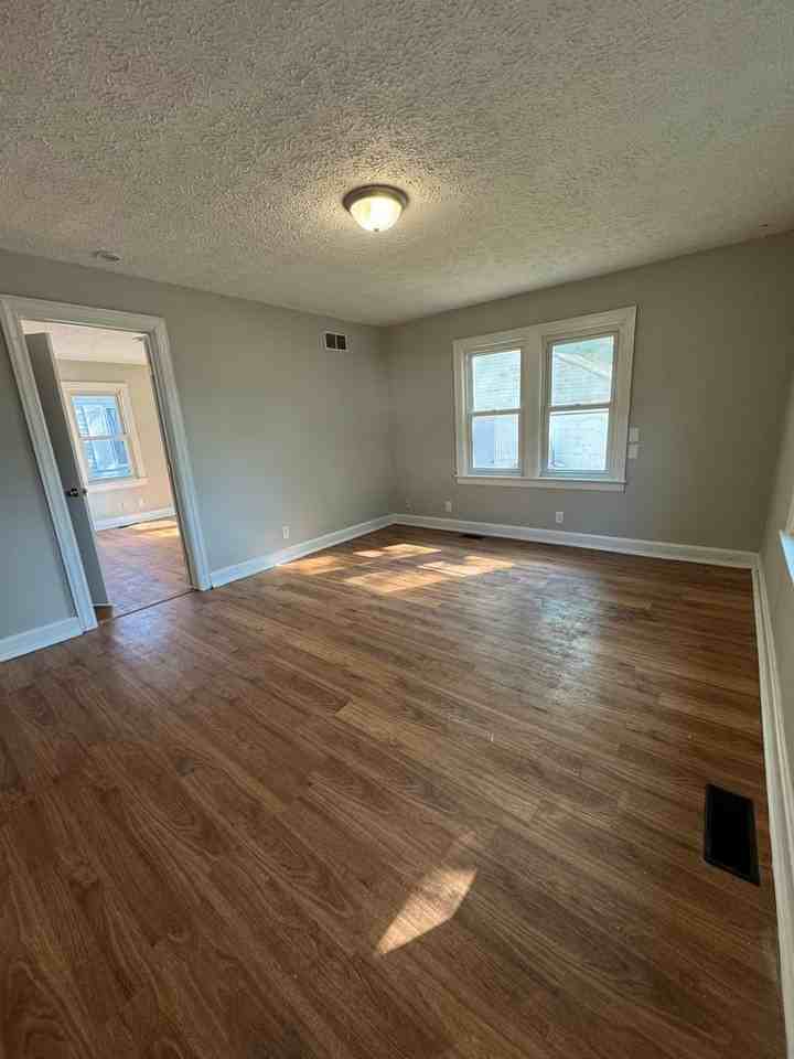 1130 S 12th Street - Photo 3 of 9