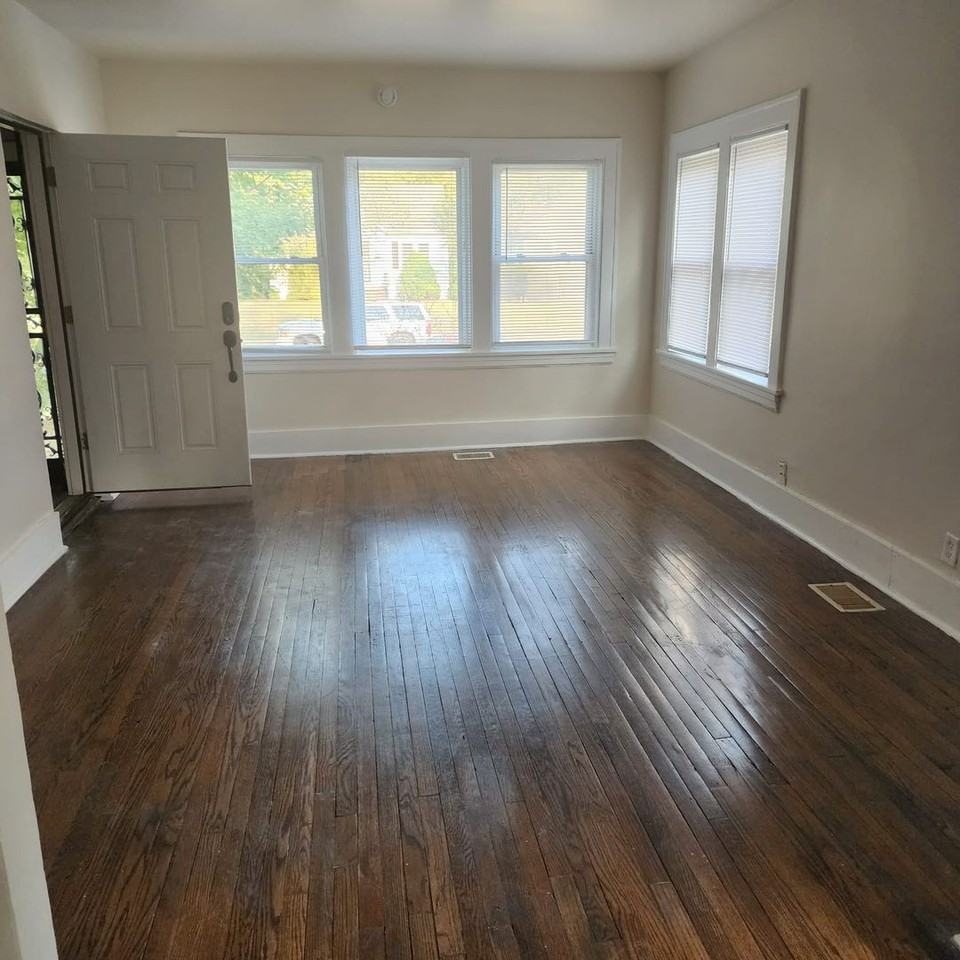 806 Garfield St - Photo 2 of 16