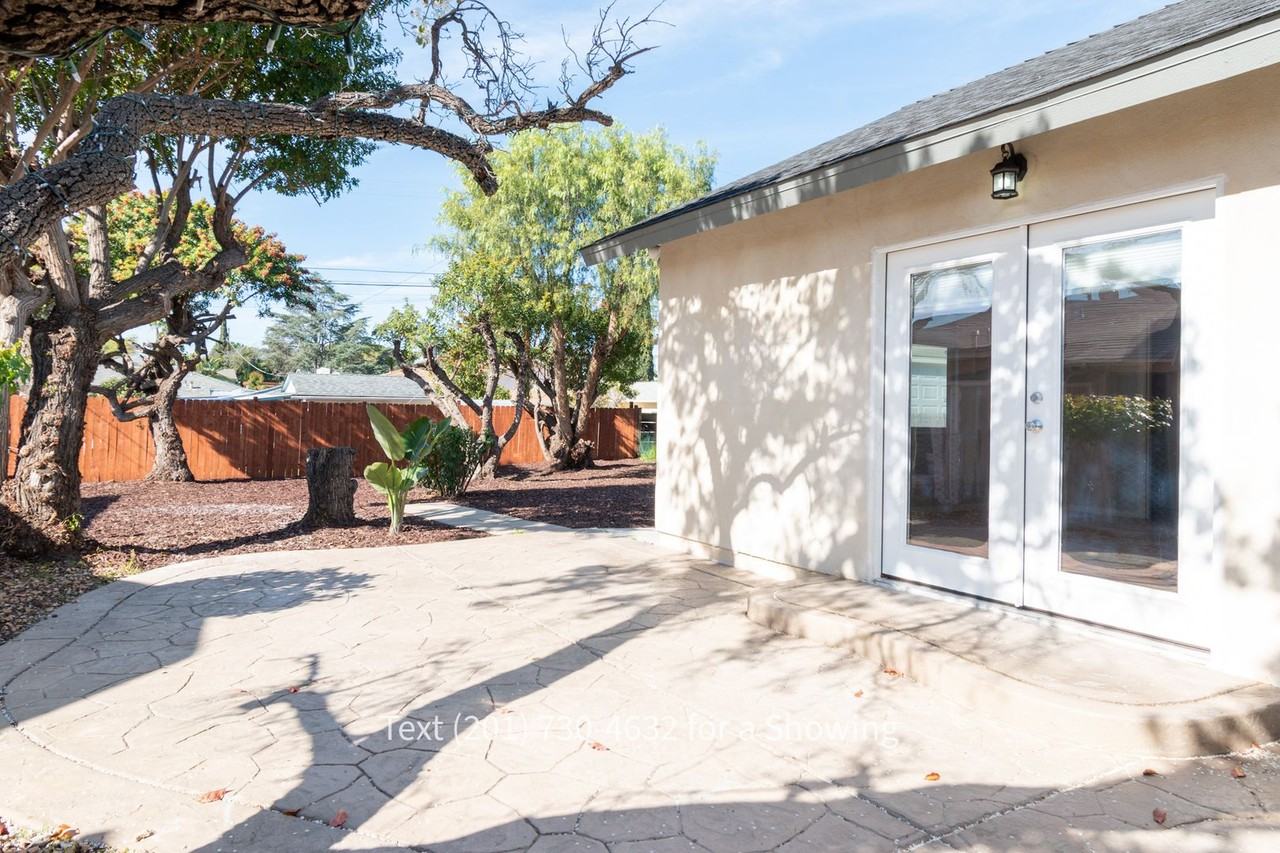 3968 Violet St - Photo 3 of 22