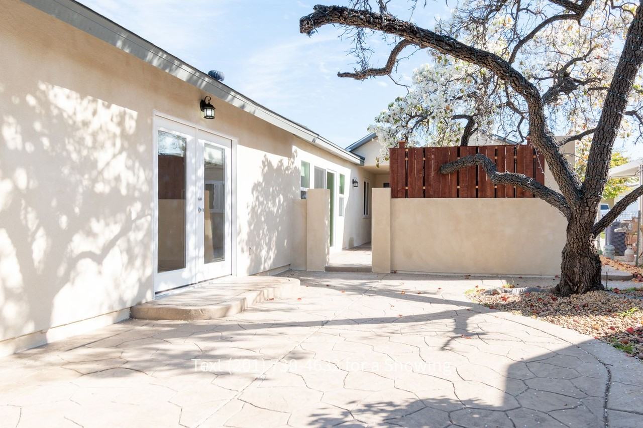 3968 Violet St - Photo 6 of 22