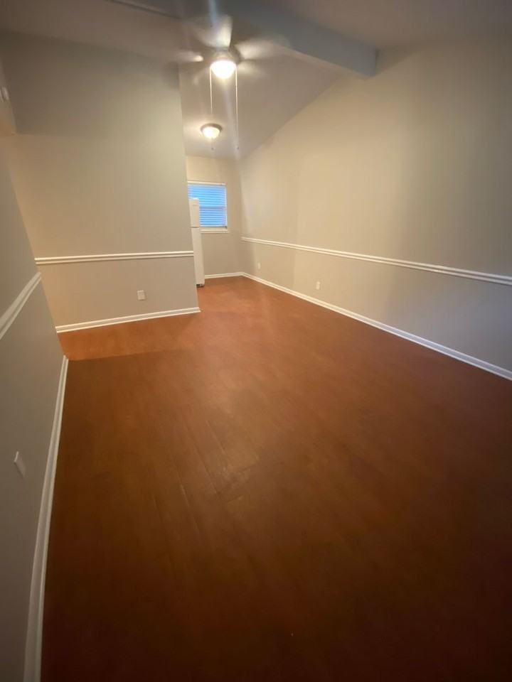 1221 Hutchinson St - Photo 2 of 15