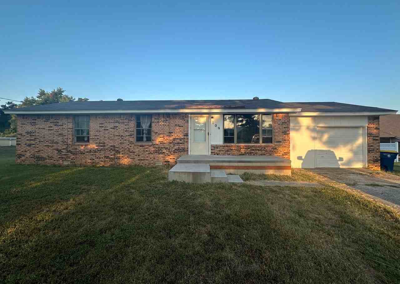 109 S Choctaw Rd - Photo 2 of 22