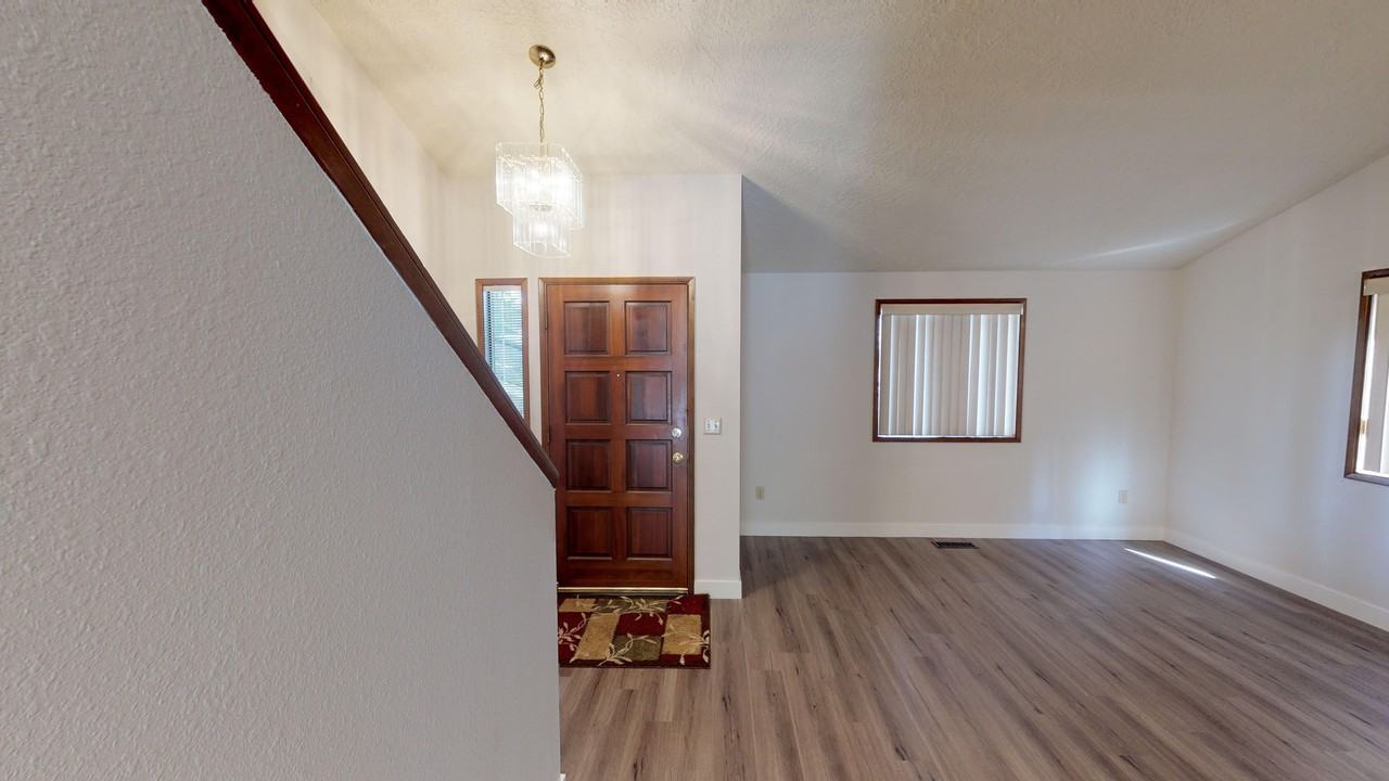 9818 Sw 6th Ave - Photo 5 of 26