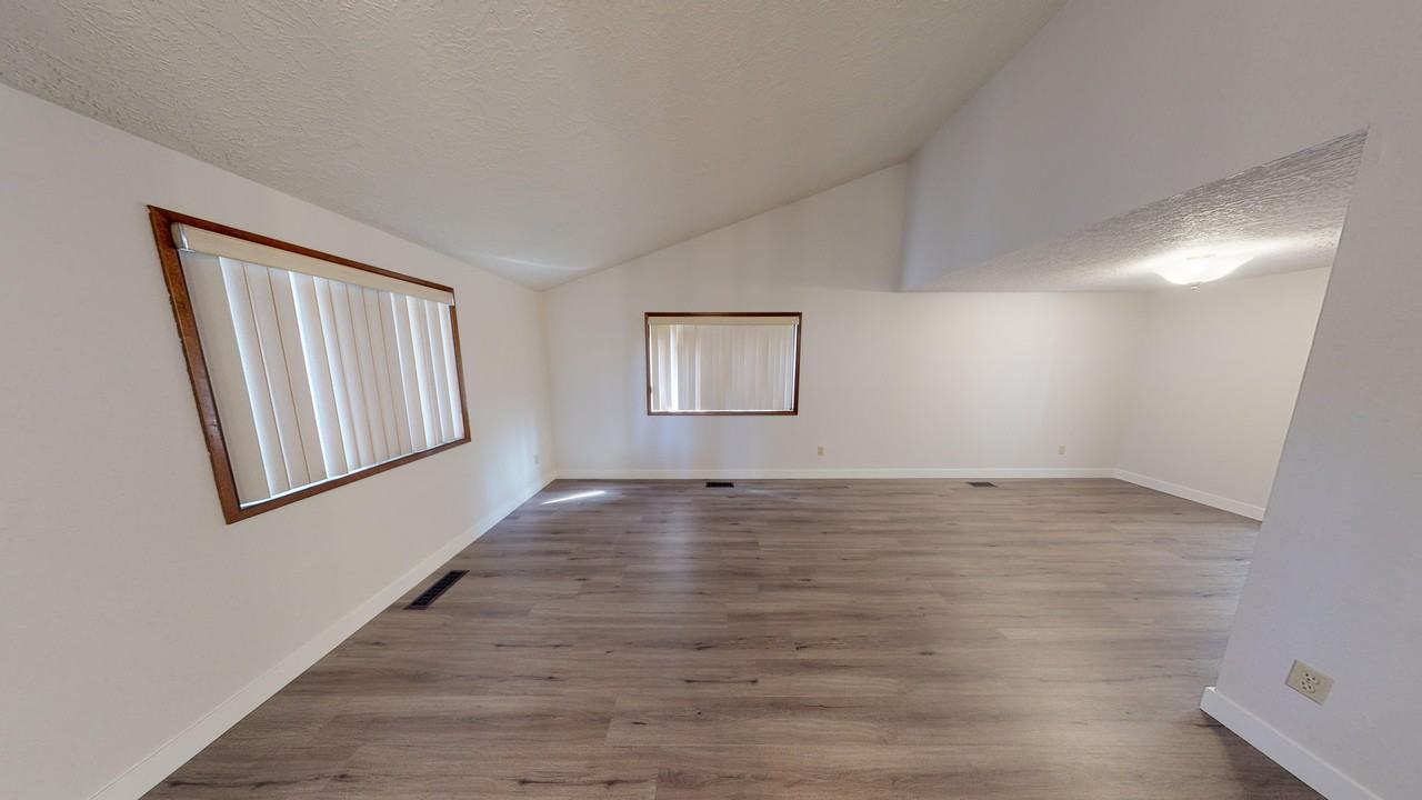 9818 Sw 6th Ave - Photo 7 of 26