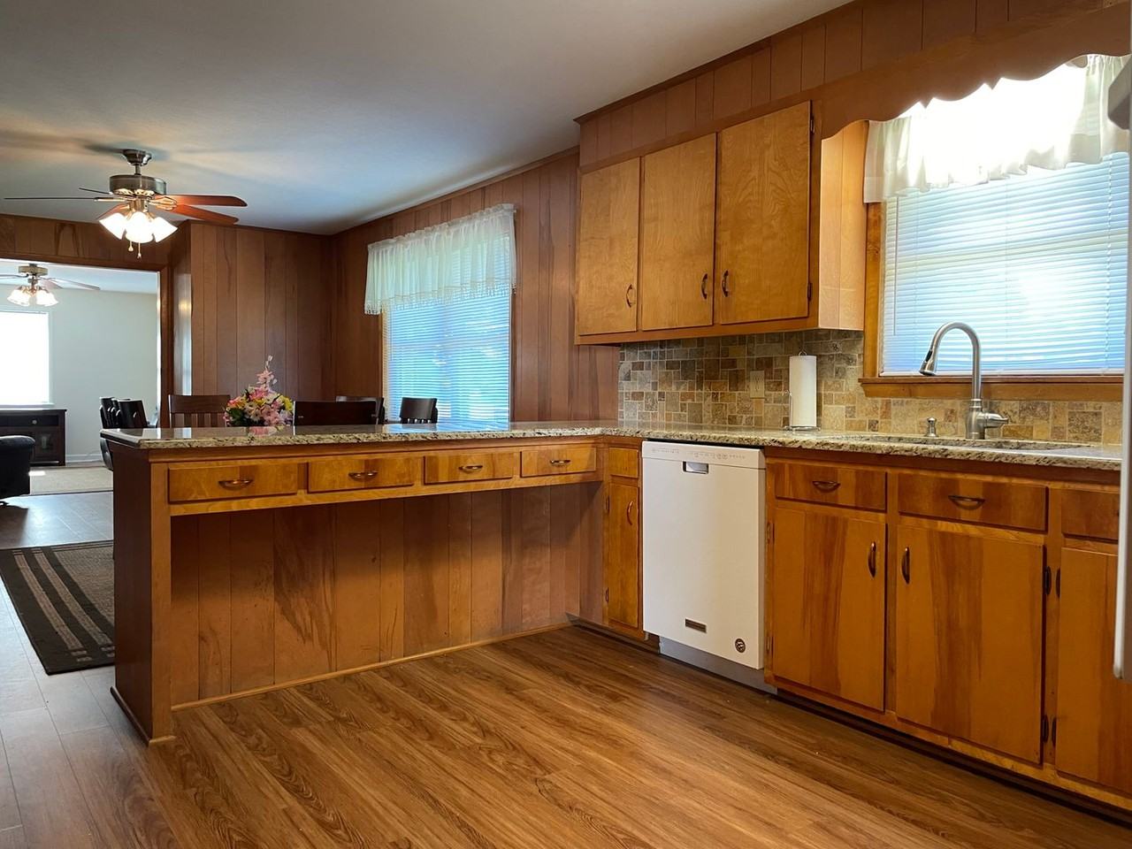 1436 Sheffield Rd - Photo 3 of 31