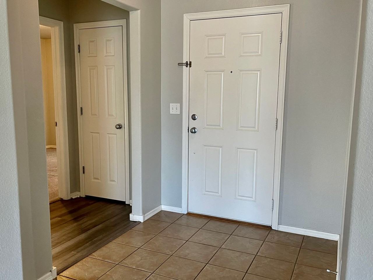 16075 S 84th East Ave - Photo 2 of 24
