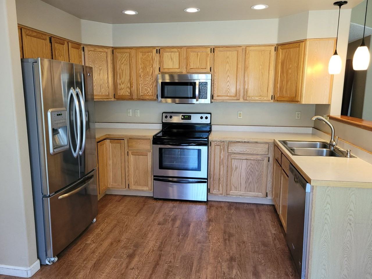 305 Holbrook St - Photo 5 of 32