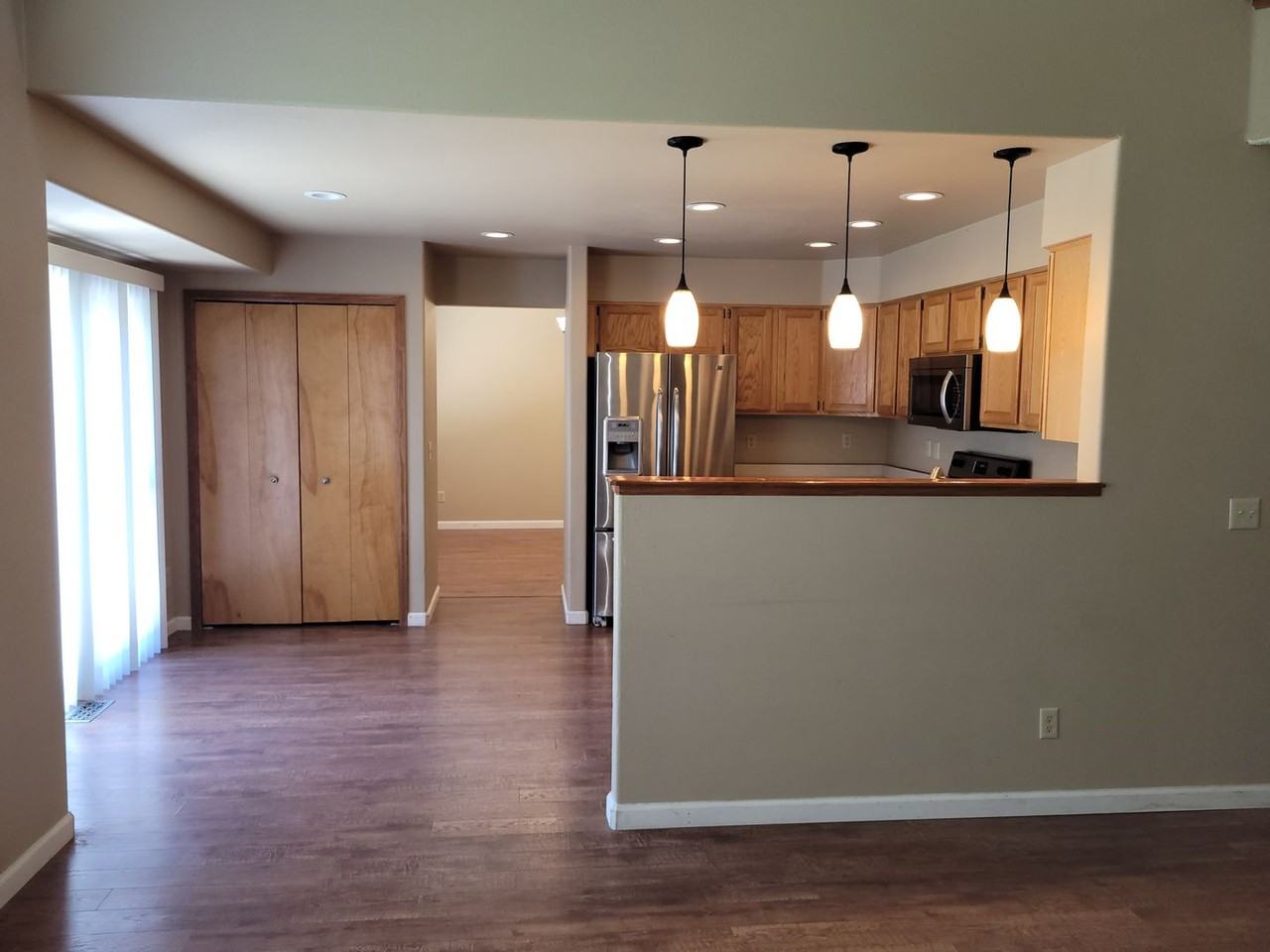 305 Holbrook St - Photo 6 of 32