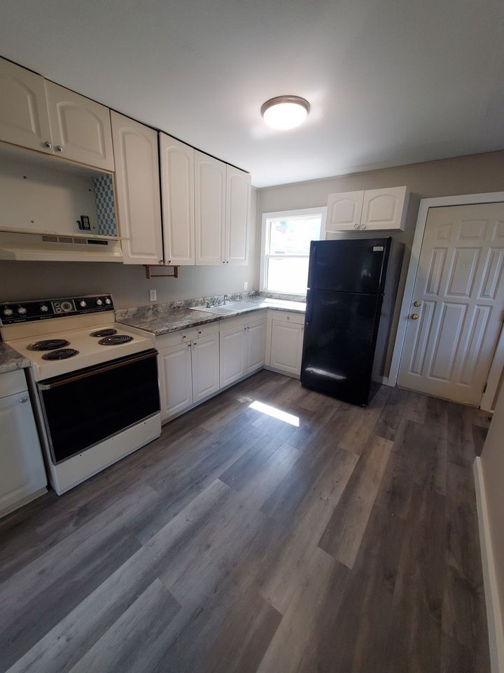 1109 Gertrude St - Photo 2 of 14