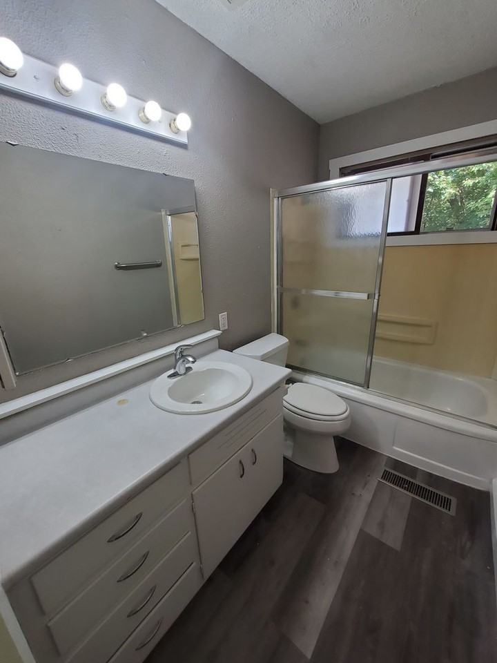 1109 Gertrude St - Photo 3 of 14