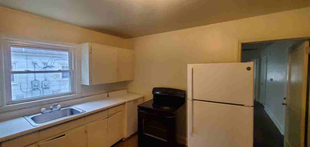 907 Hackett St - Photo 2 of 5