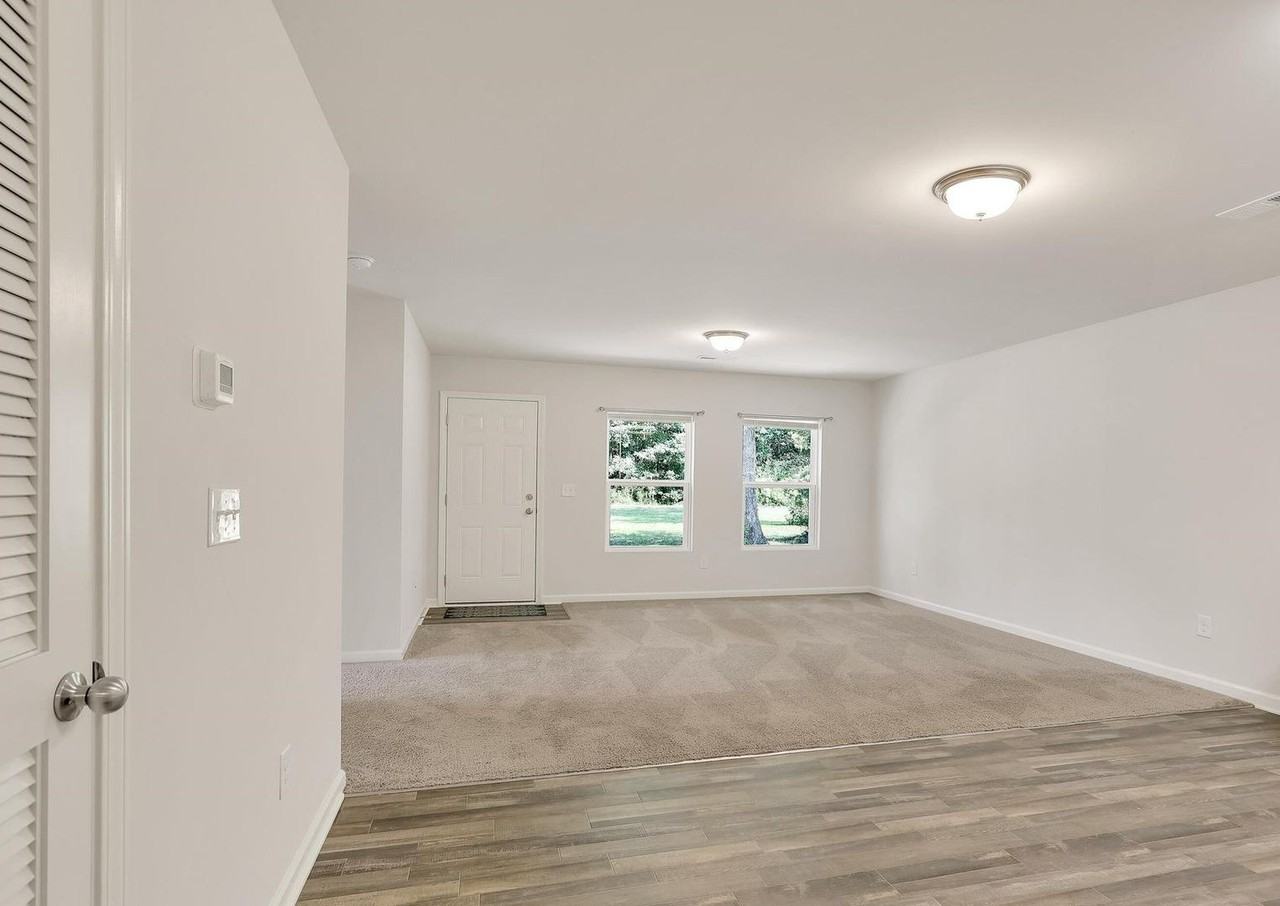 107 Shamrock Dr Sw ##Sw - Photo 3 of 20