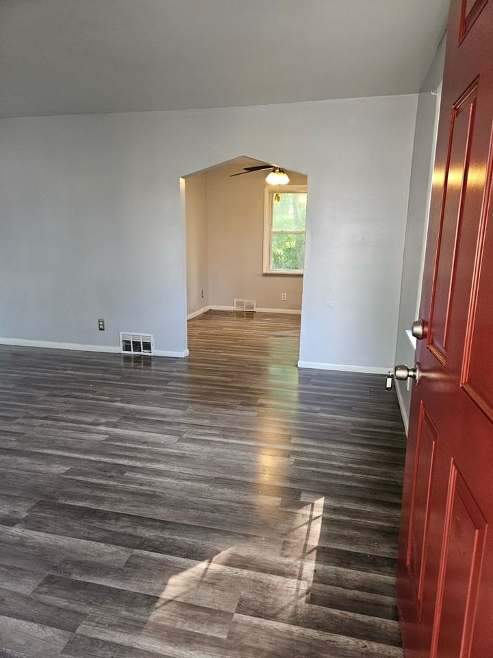 7347 Curtis St - Photo 2 of 7