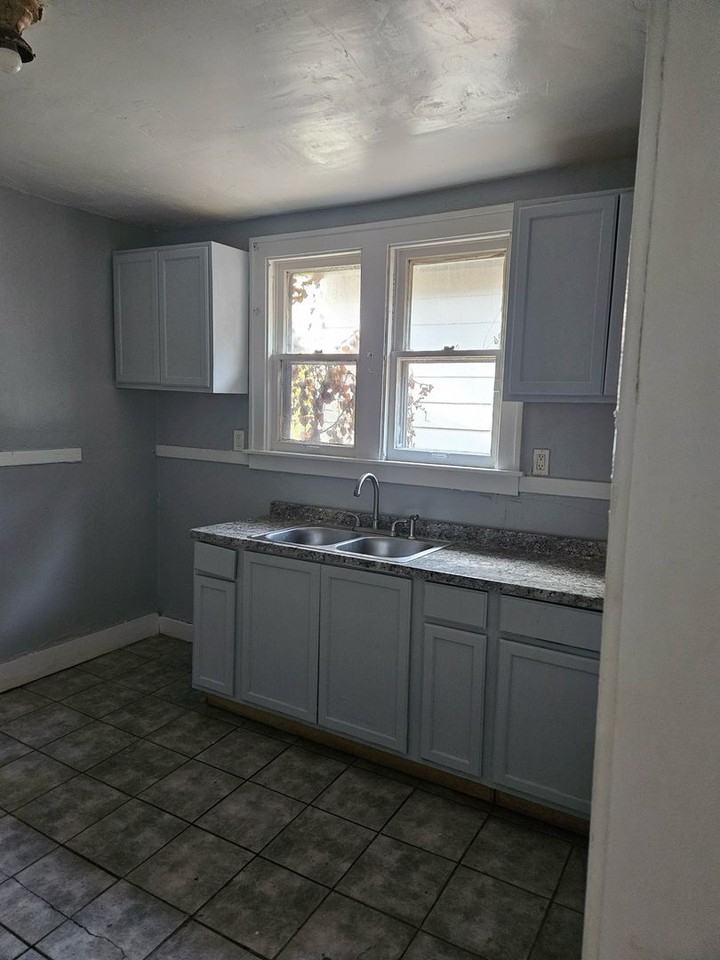15597 La Salle Blvd - Photo 3 of 16