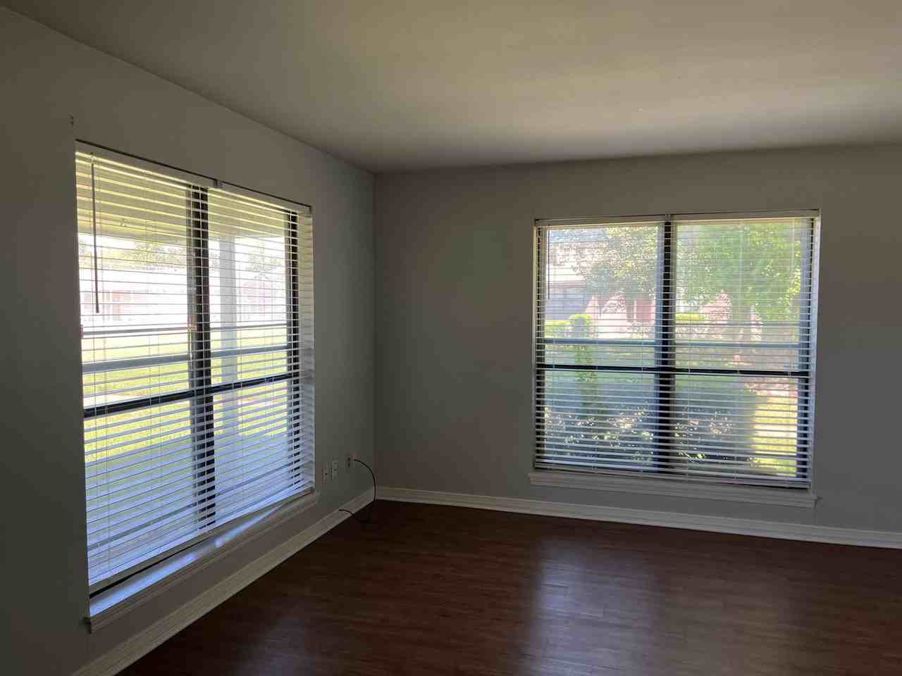 10001 Carlsbad Dr - Photo 5 of 12