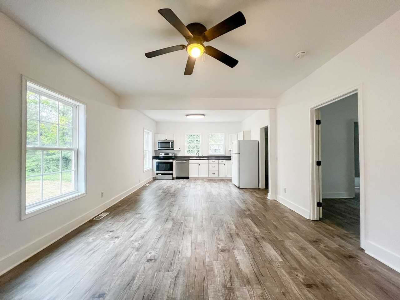 602 Easley Bridge Rd - Photo 2 of 9