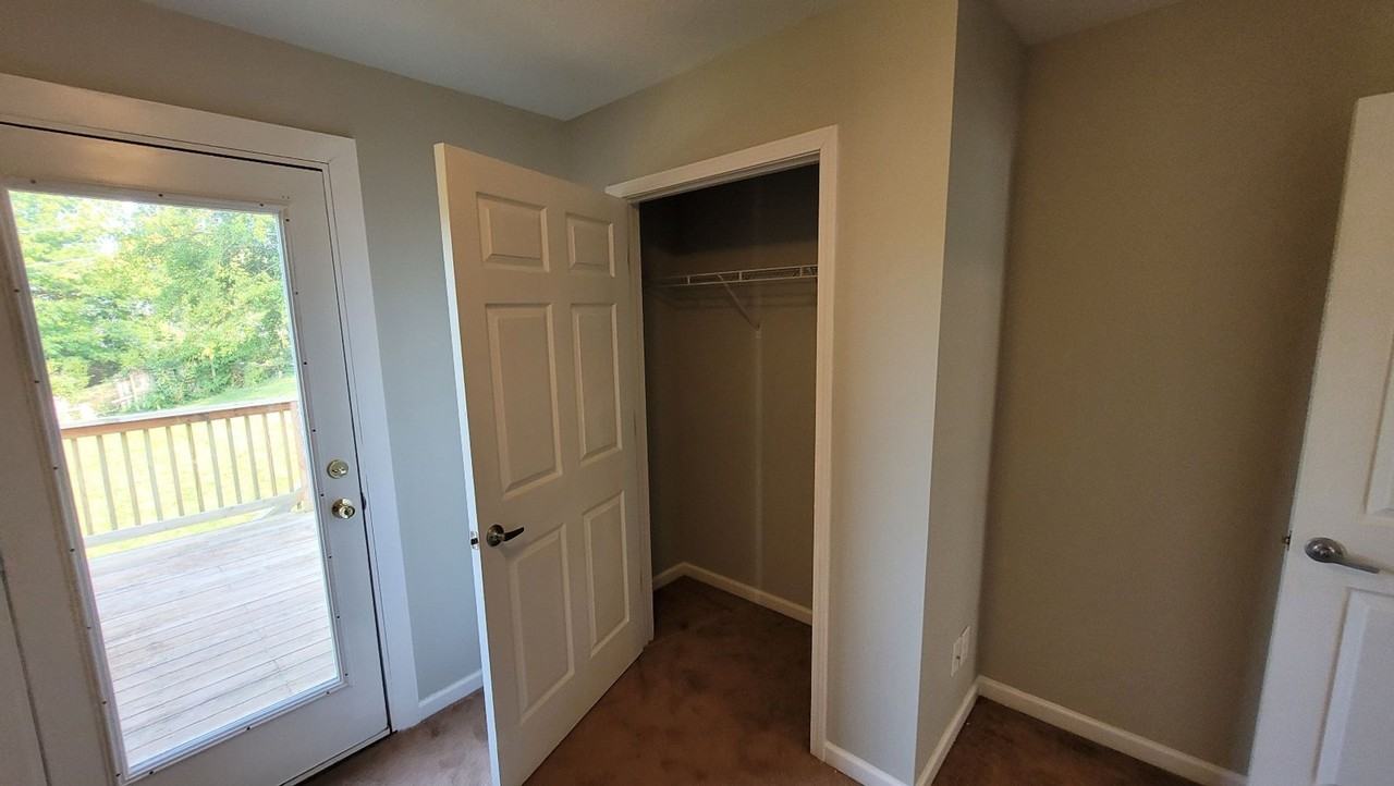 711 Lovelace St - Photo 6 of 12