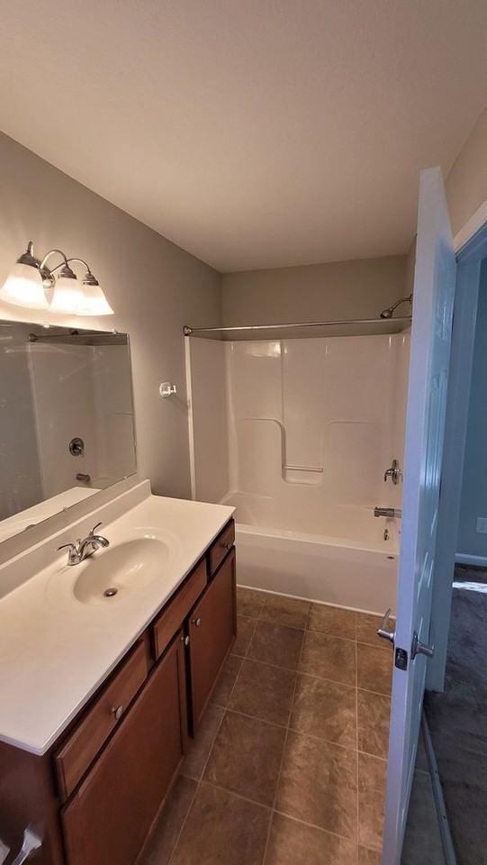 711 Lovelace St - Photo 7 of 12