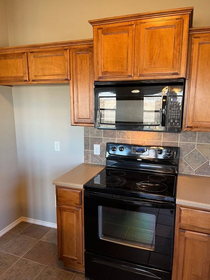 3109 Queenston Ave - Photo 4 of 10