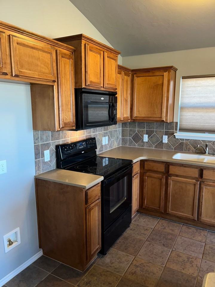 3109 Queenston Ave - Photo 5 of 10