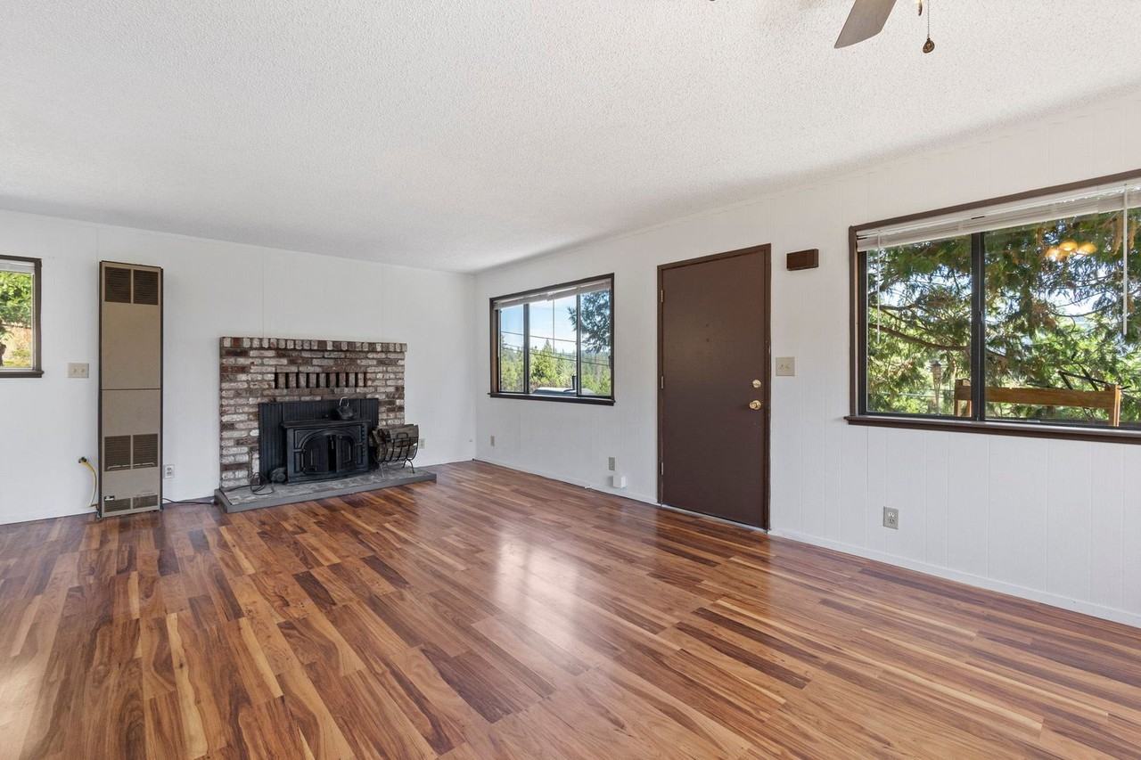 23808 Leisure Dr - Photo 2 of 21