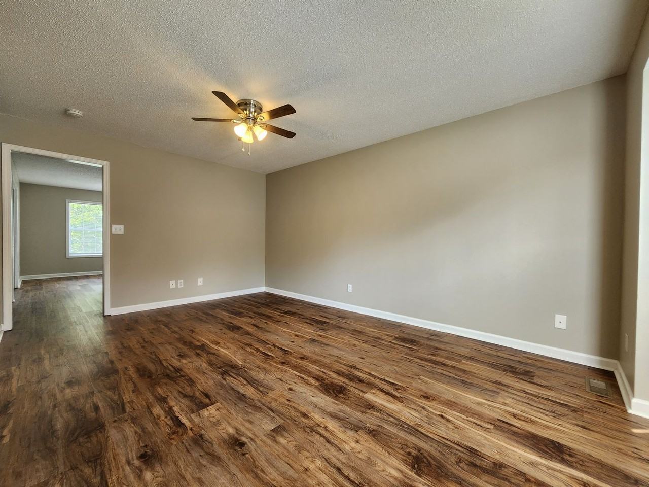 4048 New Grange Cir - Photo 5 of 22