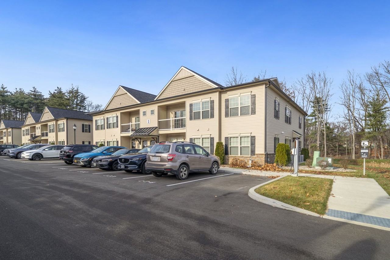 102 W Creek Ln - Photo 2 of 31