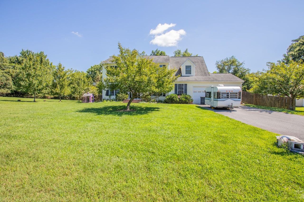 16098 Gales St - Photo 2 of 50