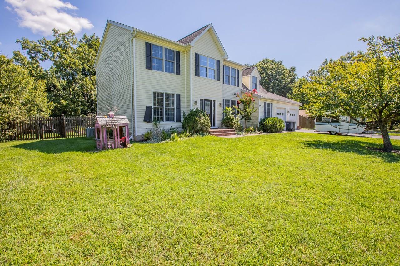 16098 Gales St - Photo 3 of 50