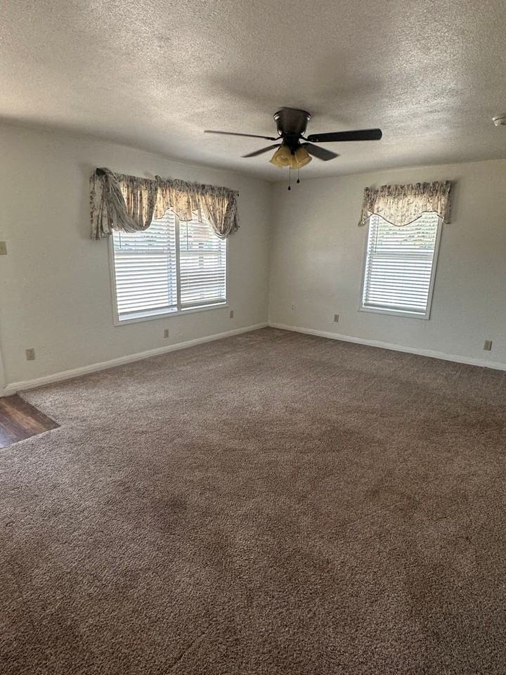 1209 Ross St - Photo 5 of 17