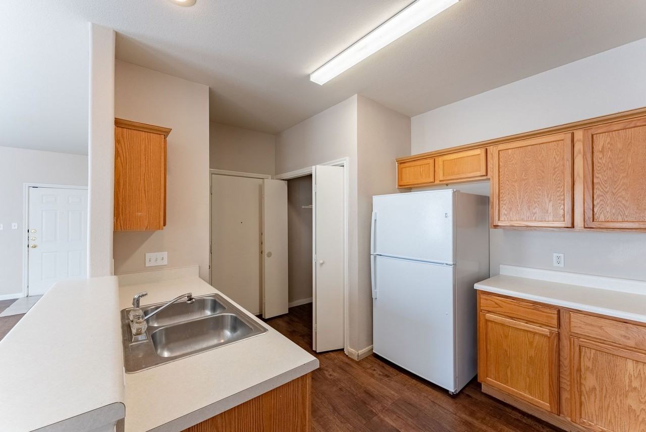 2825 Southampton Way #B - Photo 6 of 19