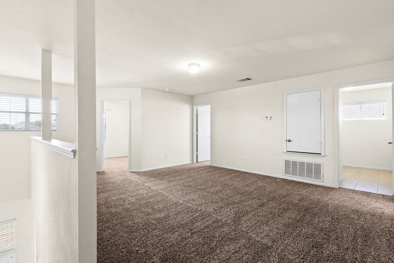 5609 Capricorn Loop - Photo 4 of 17