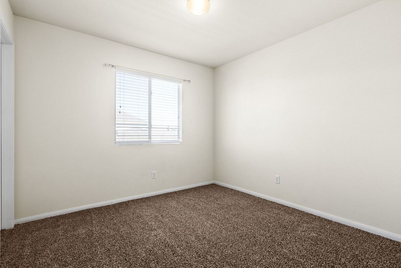 5609 Capricorn Loop - Photo 6 of 17