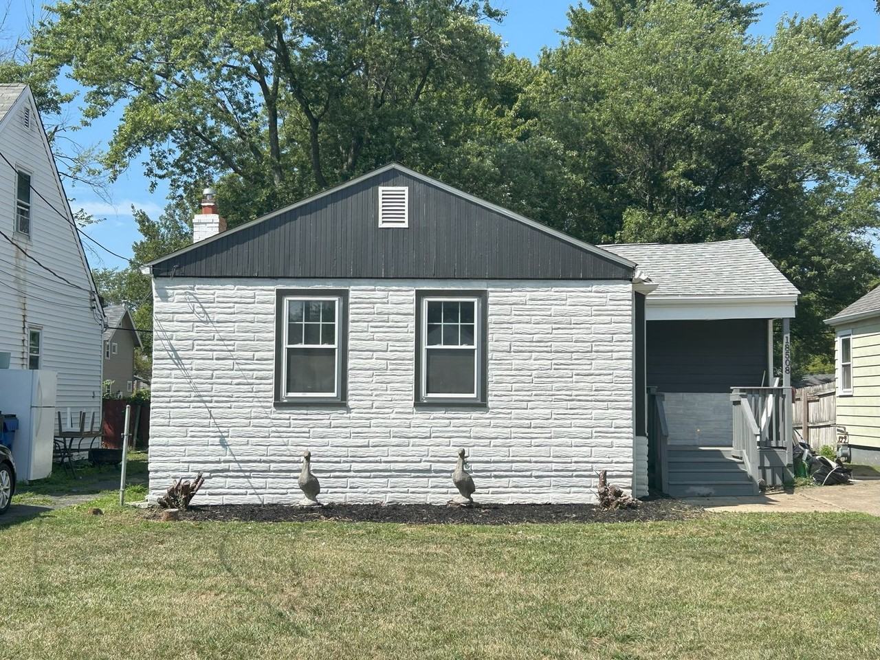 18508 Rockland Ave - Photo 2 of 44