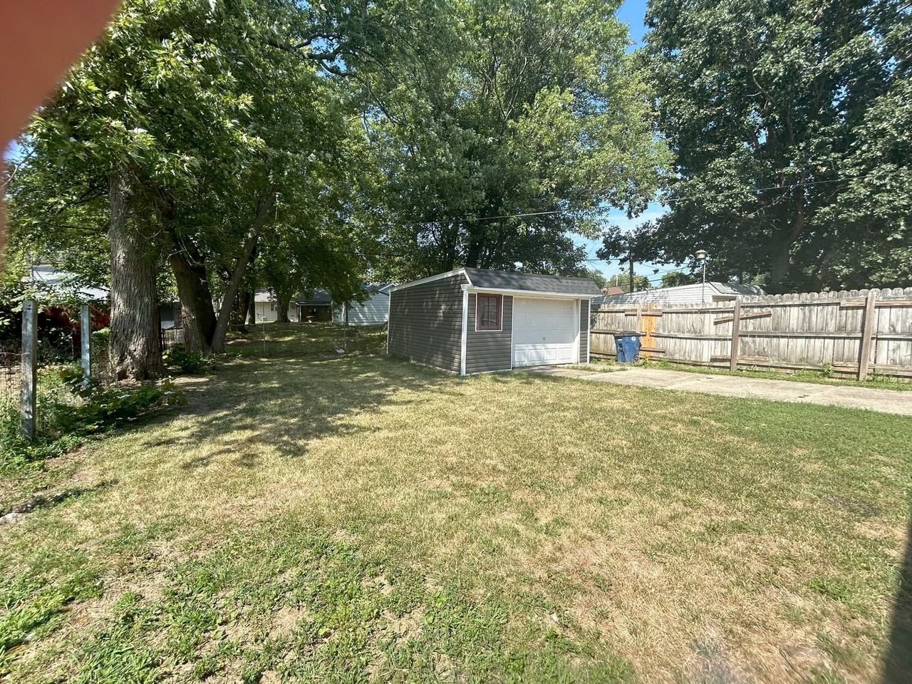 18508 Rockland Ave - Photo 5 of 44