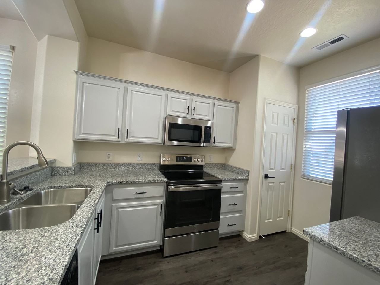 3427 E Sweetwater Springs Dr - Photo 4 of 30