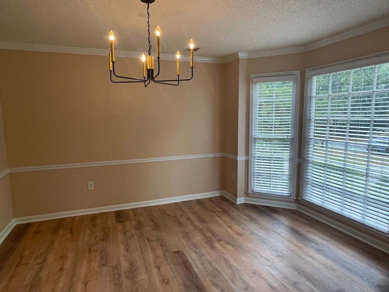 4127 Maple Ln - Photo 4 of 27